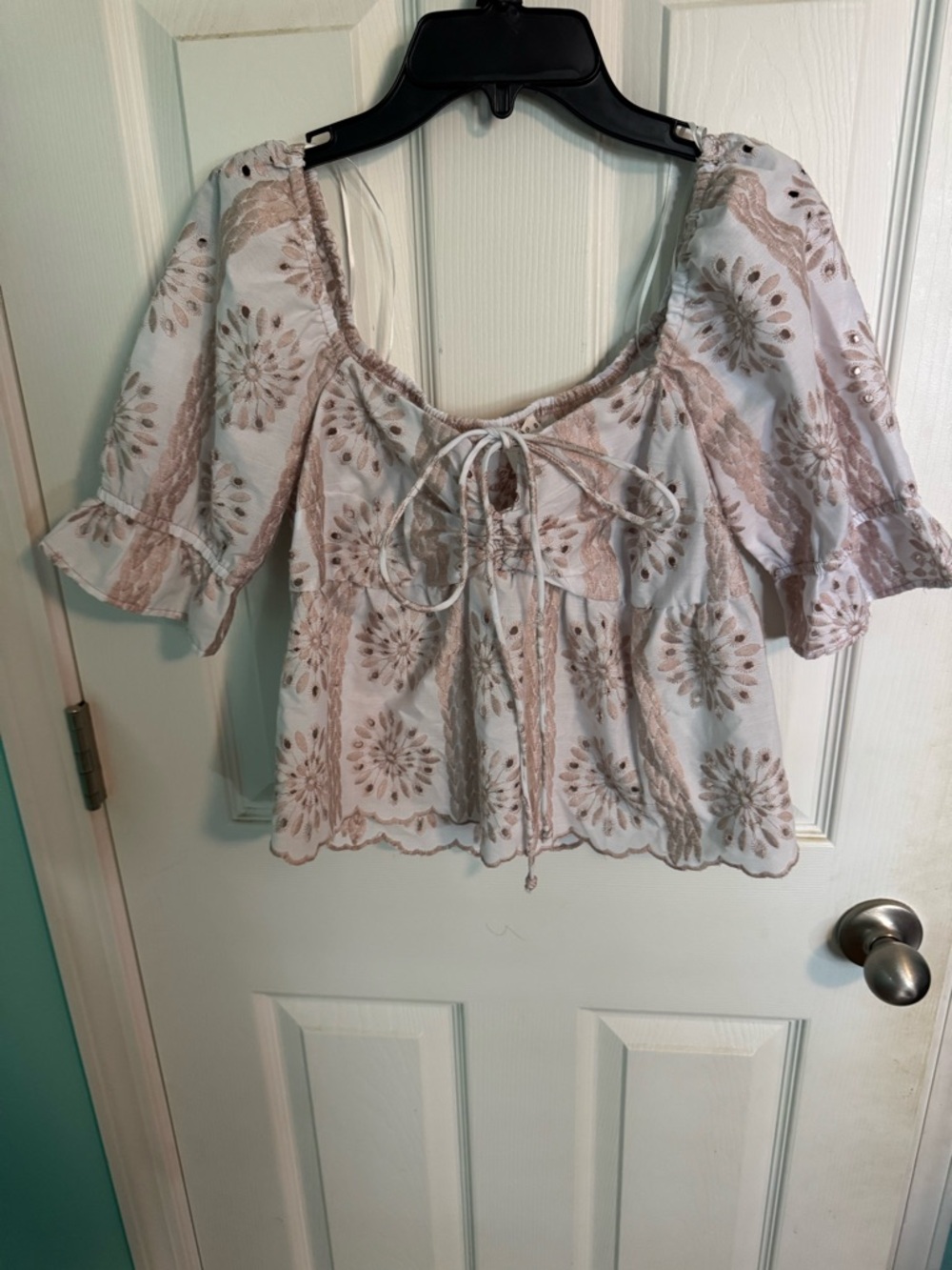 iris White Top with tan/creamEmbroidery